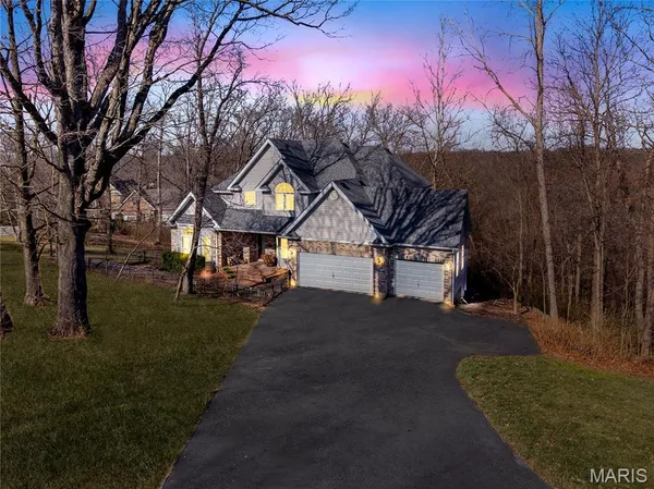 $825,000 | 364 Whispering Forest Lane, Pacific, MO 63069