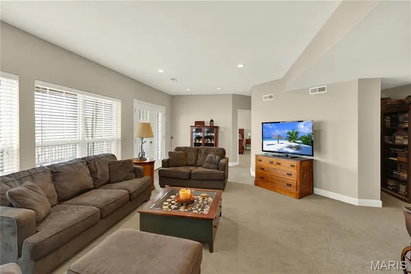 $825,000 | 364 Whispering Forest Lane, Pacific, MO 63069