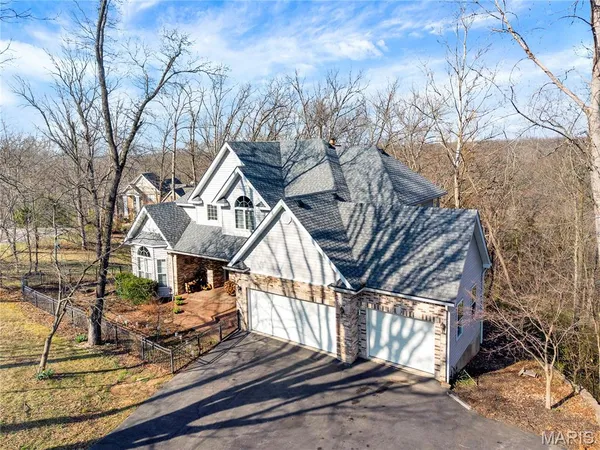 $825,000 | 364 Whispering Forest Lane, Pacific, MO 63069