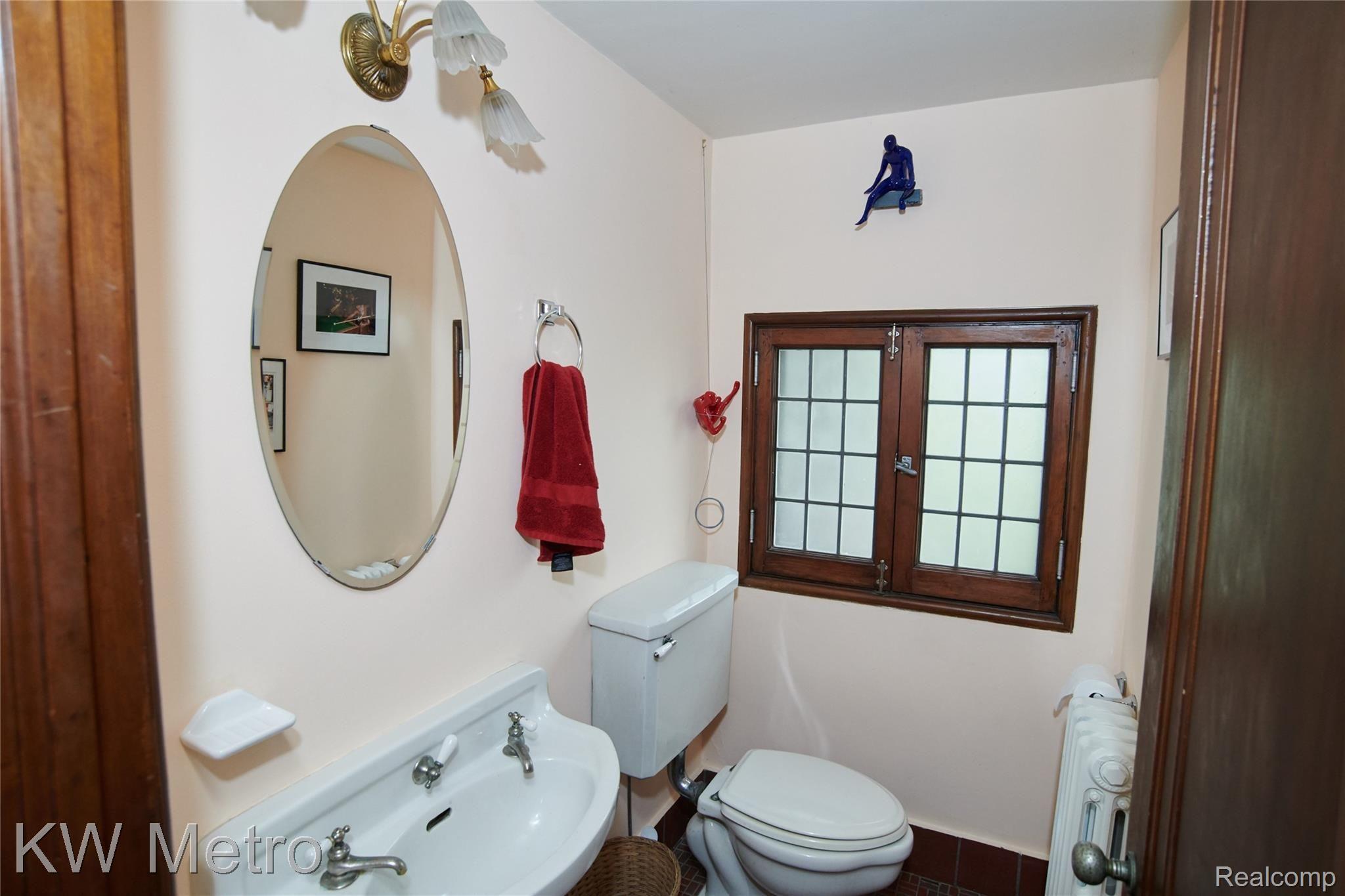 19320 Afton Road Highland Park, MI 48203 - Photo 26 of 59 19320 Afton -- Powder Room.jpg