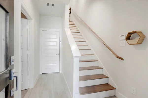 $2,650 | 2781 Clinton Drive, Houston, TX 77020