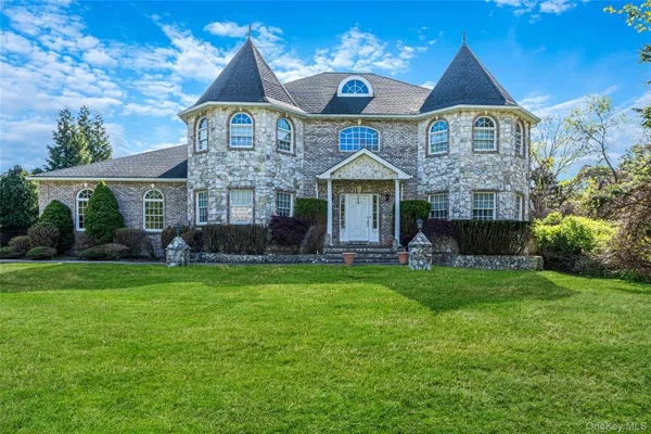 $2,300,000 | 2 Deepwells Lane, St. James, NY 11780