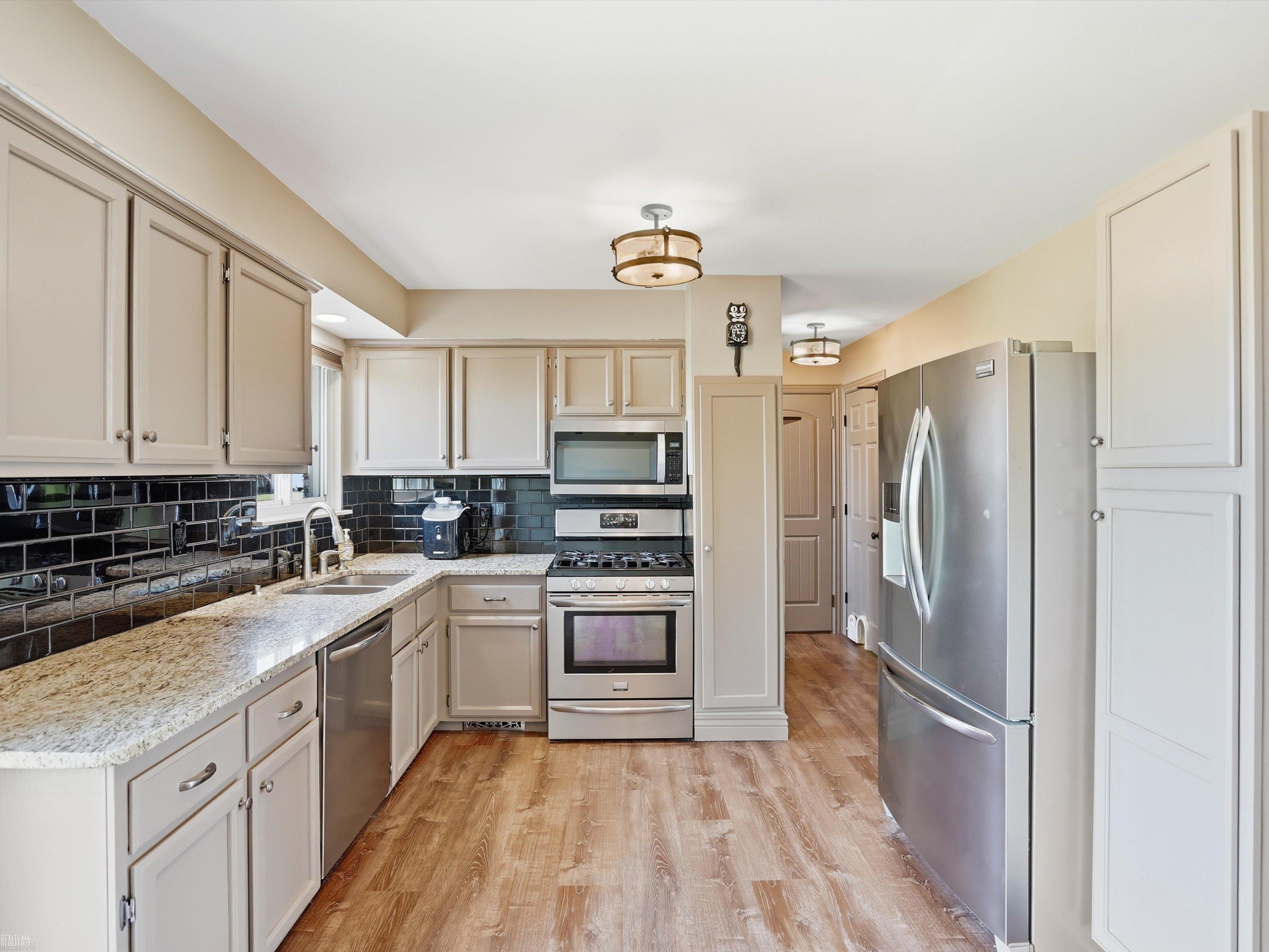 45284 Spagnuolo Road Macomb, MI 48044 - Photo 8 of 22