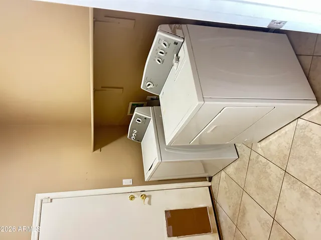 a view of utility room