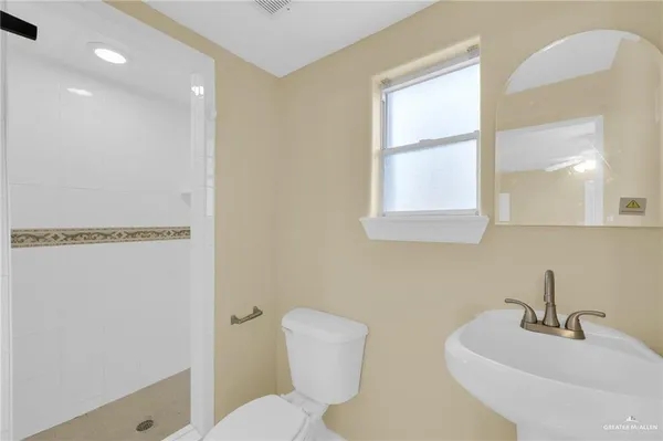 $1,400 | 710 North 9th Street, McAllen, TX 78501