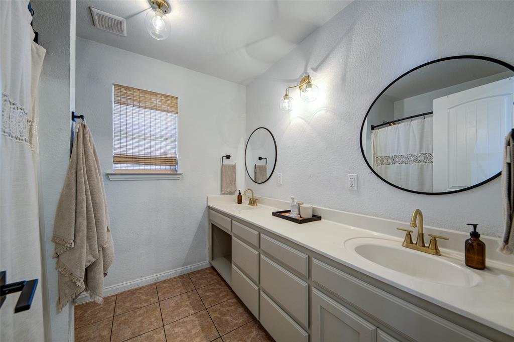1606 North Mcdonald Avenue, Unit B Decatur, TX 76234 - Photo 18 of 25