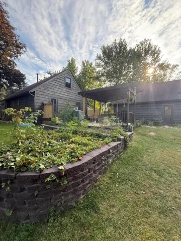 $219,900 | 14750 Hilltop Drive, Cement City, MI 49233