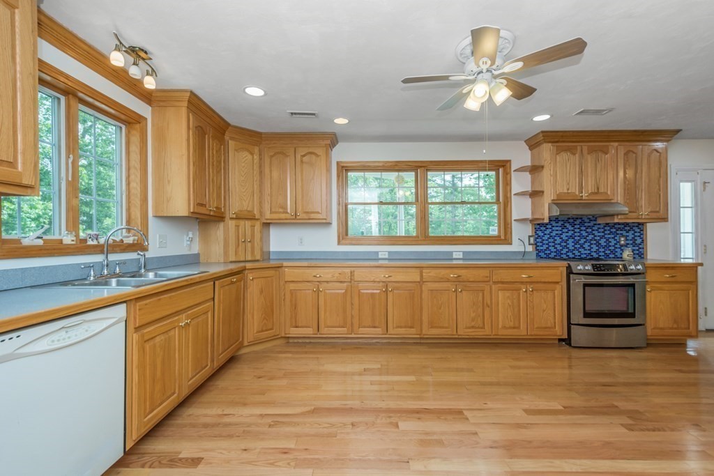 54 Davis Road Millbury, MA 01527 - Photo 15 of 37 Gallery Image 15
