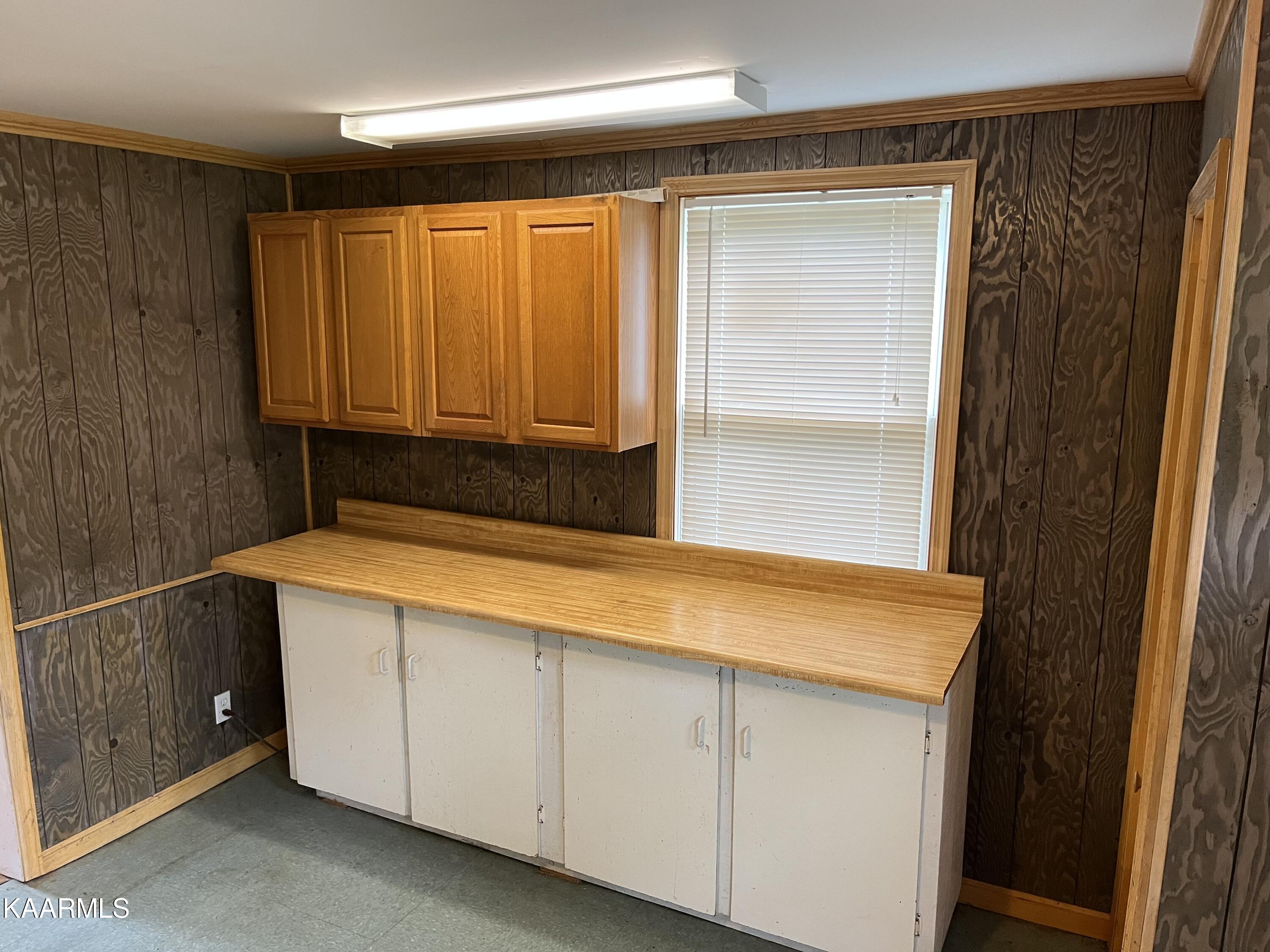 110 Jarrett Lane Oak Ridge, TN 37830 - Photo 3 of 16 3