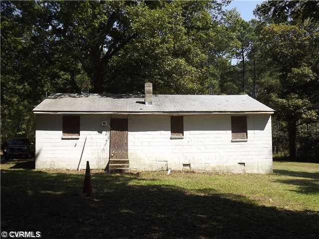 11617 Quaker Road Dinwiddie, VA 23841 - Photo 2 of 19 Exterior Back