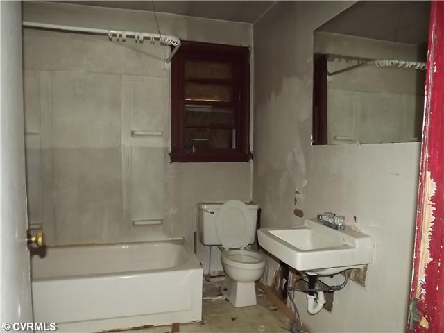 11617 Quaker Road Dinwiddie, VA 23841 - Photo 11 of 19 Bathroom