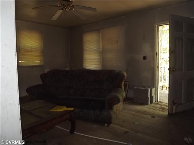 11617 Quaker Road Dinwiddie, VA 23841 - Photo 13 of 19 Living Room