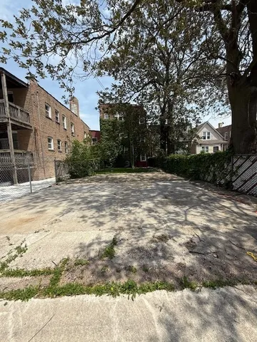 $394,000 | 7804 South Burnham Avenue, Chicago, IL 60649
