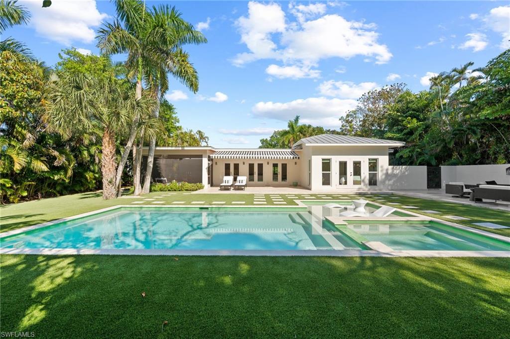 1949 Alamanda Drive Naples, FL 34102 - Photo 23 of 47
