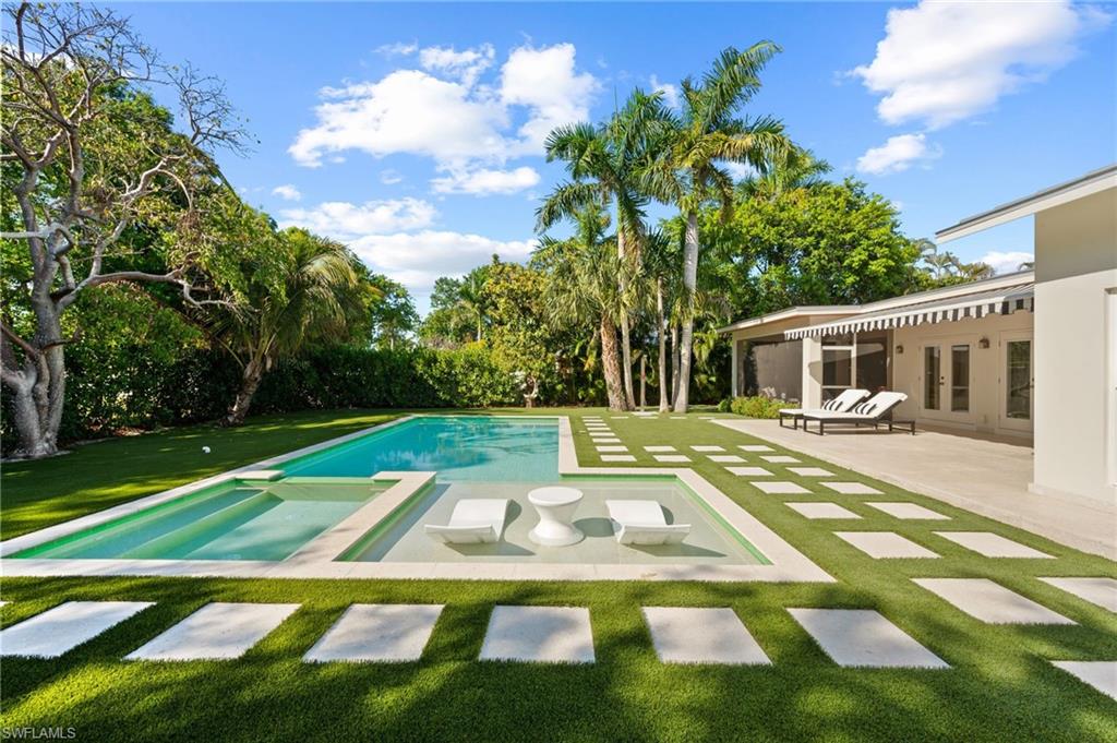 1949 Alamanda Drive Naples, FL 34102 - Photo 24 of 47