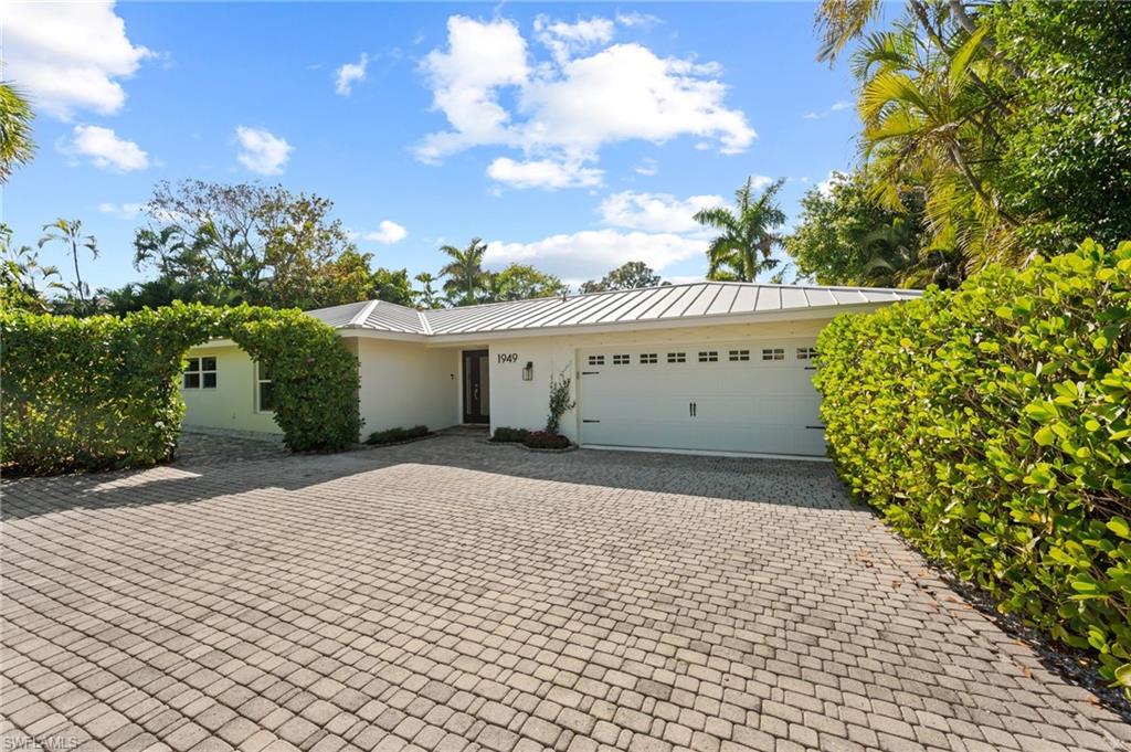 1949 Alamanda Drive Naples, FL 34102 - Photo 7 of 47