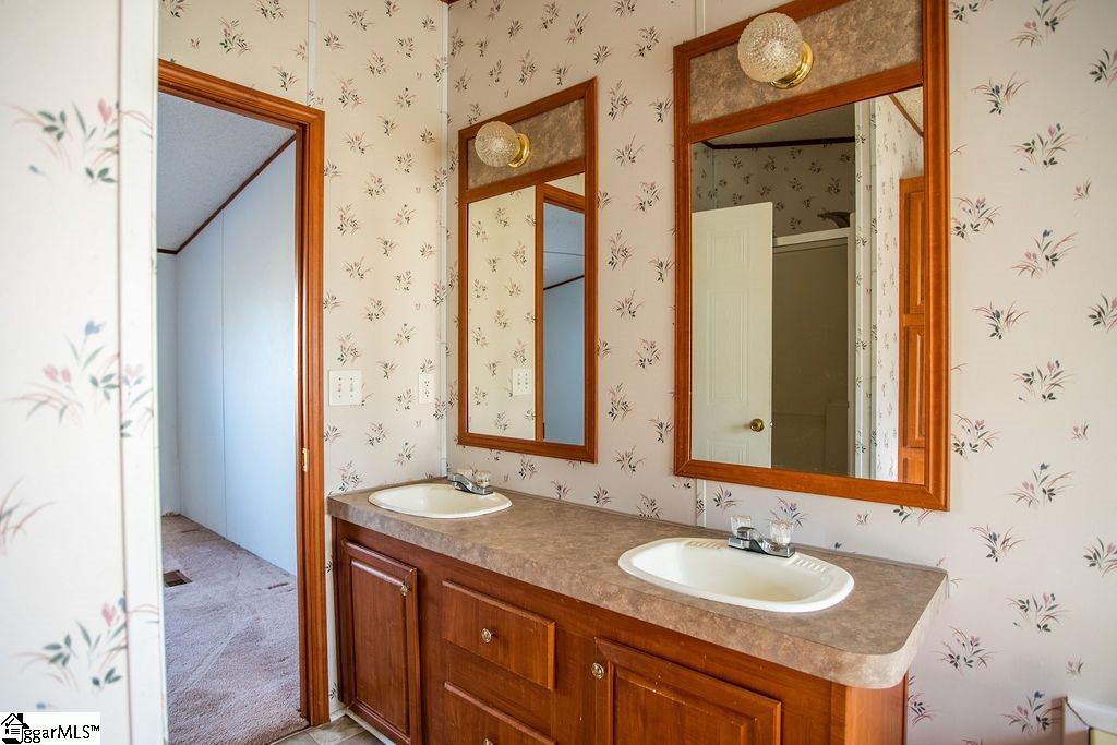 511 Valleybrook Lane Greer, SC 29651 - Photo 13 of 33 Gallery Image 13