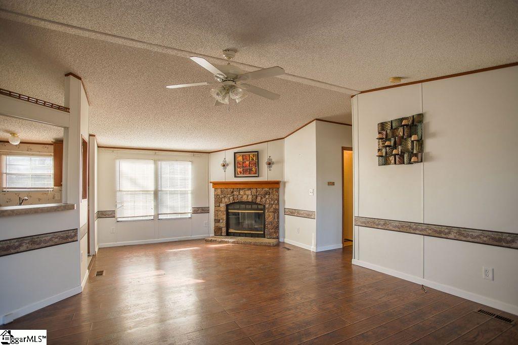 511 Valleybrook Lane Greer, SC 29651 - Photo 3 of 33 Gallery Image 3