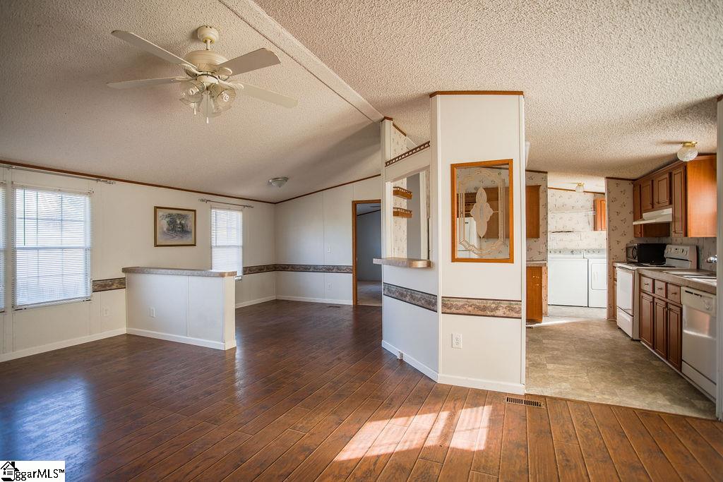511 Valleybrook Lane Greer, SC 29651 - Photo 6 of 33 Gallery Image 6