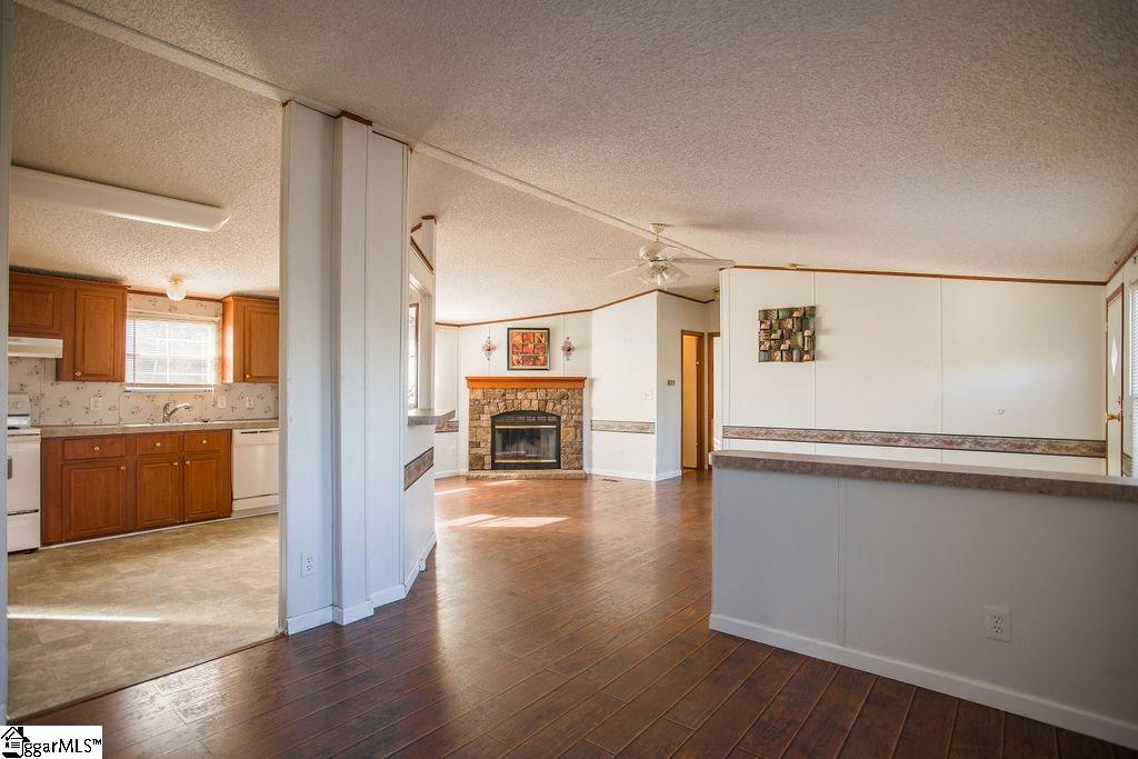 511 Valleybrook Lane Greer, SC 29651 - Photo 8 of 33 Gallery Image 8