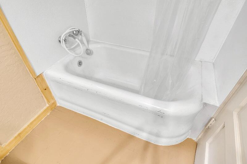 27240 Saunders Meadow Road Idyllwild, CA 92549 - Photo 36 of 51 a bathroom with a bathtub