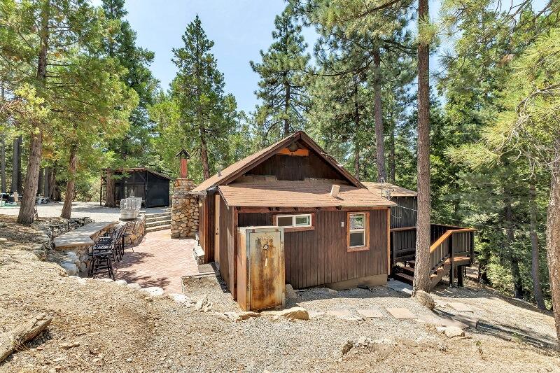 27240 Saunders Meadow Road Idyllwild, CA 92549 - Photo 42 of 51 a view of a house with a yard covered in snow
