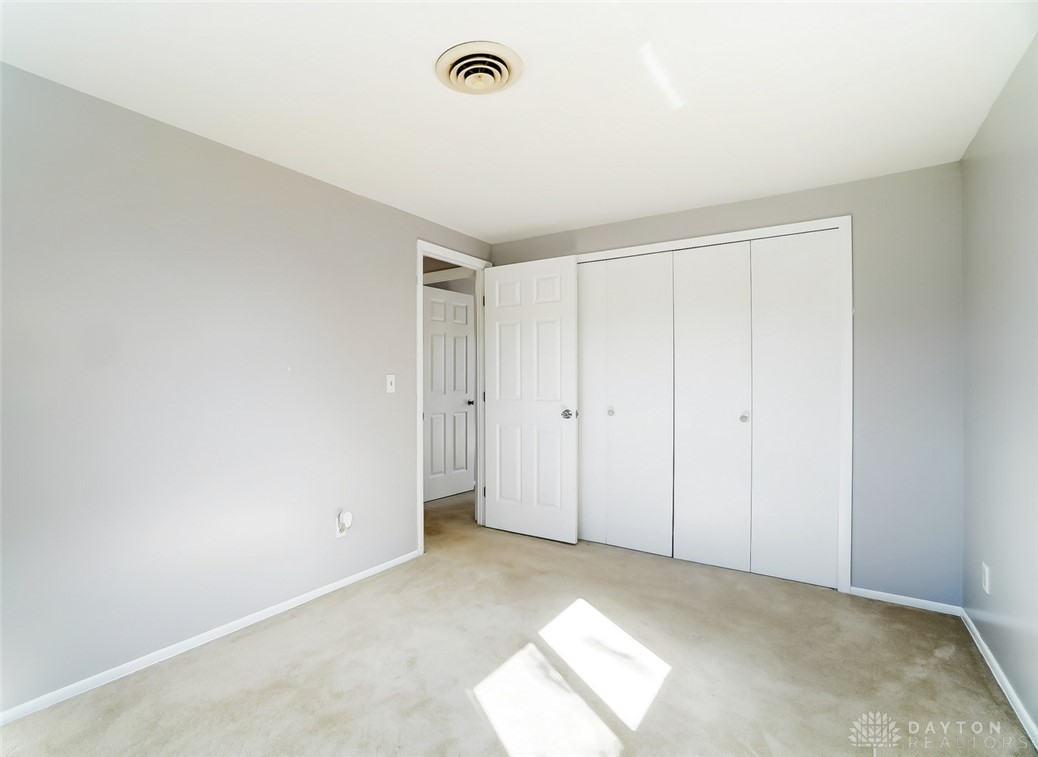 5576 Longford Road Dayton, OH 45424 - Photo 27 of 36