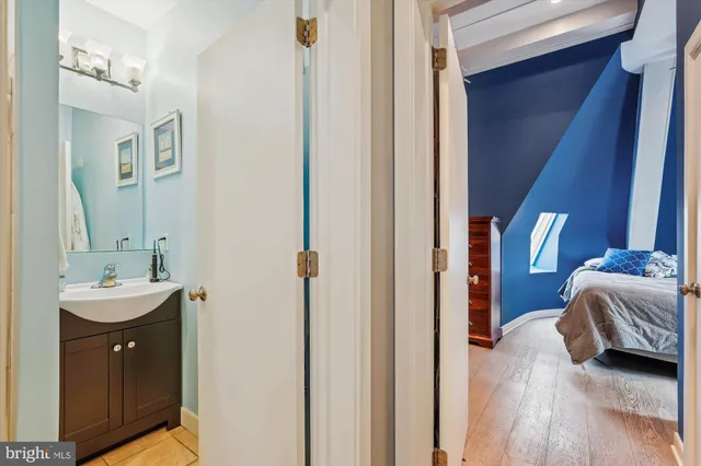 a en suite bathroom with a sink and a mirror