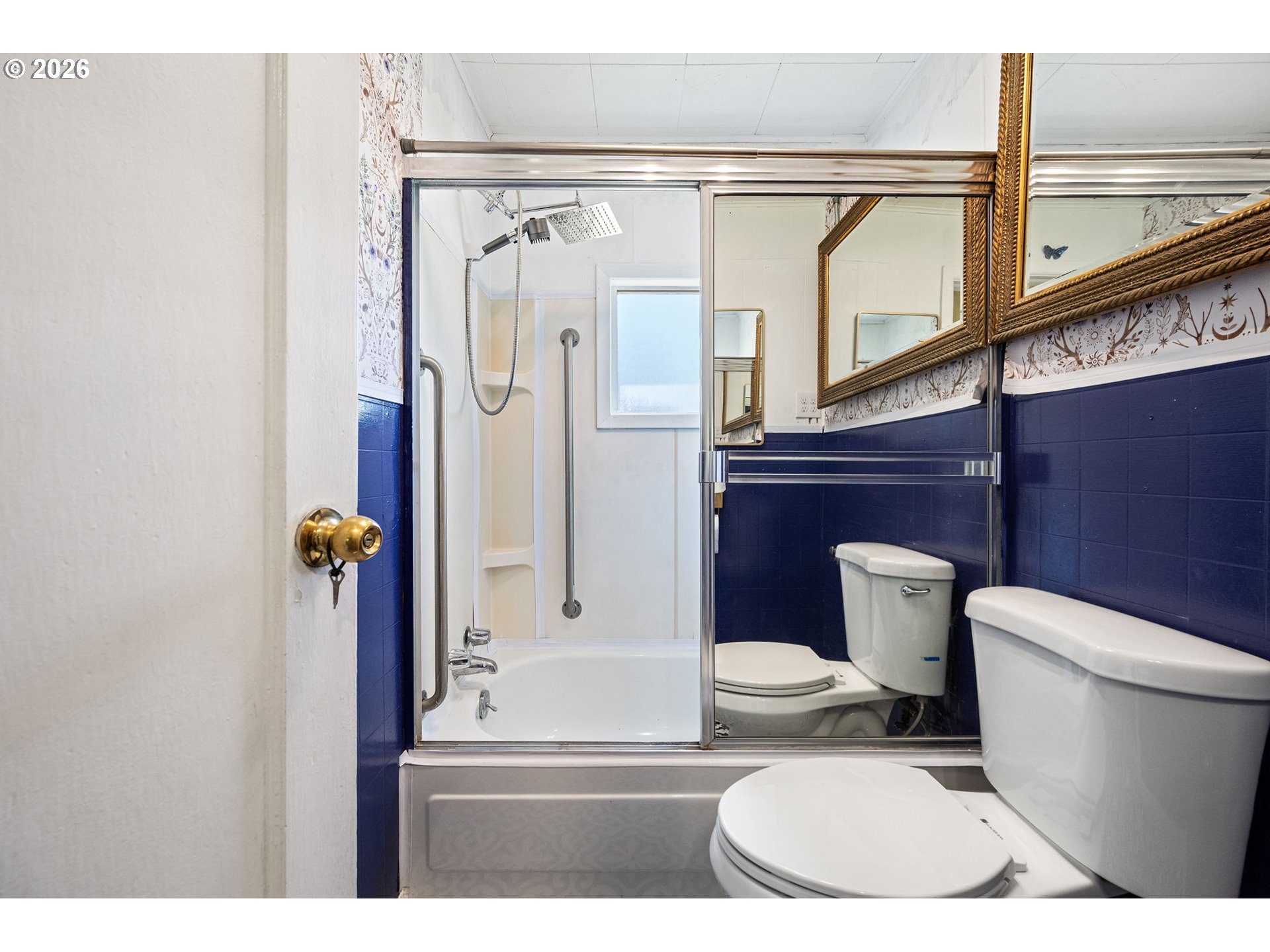 77521 Brock Road Oakridge, OR 97463 - Photo 22 of 48 a bathroom with a toilet and a shower