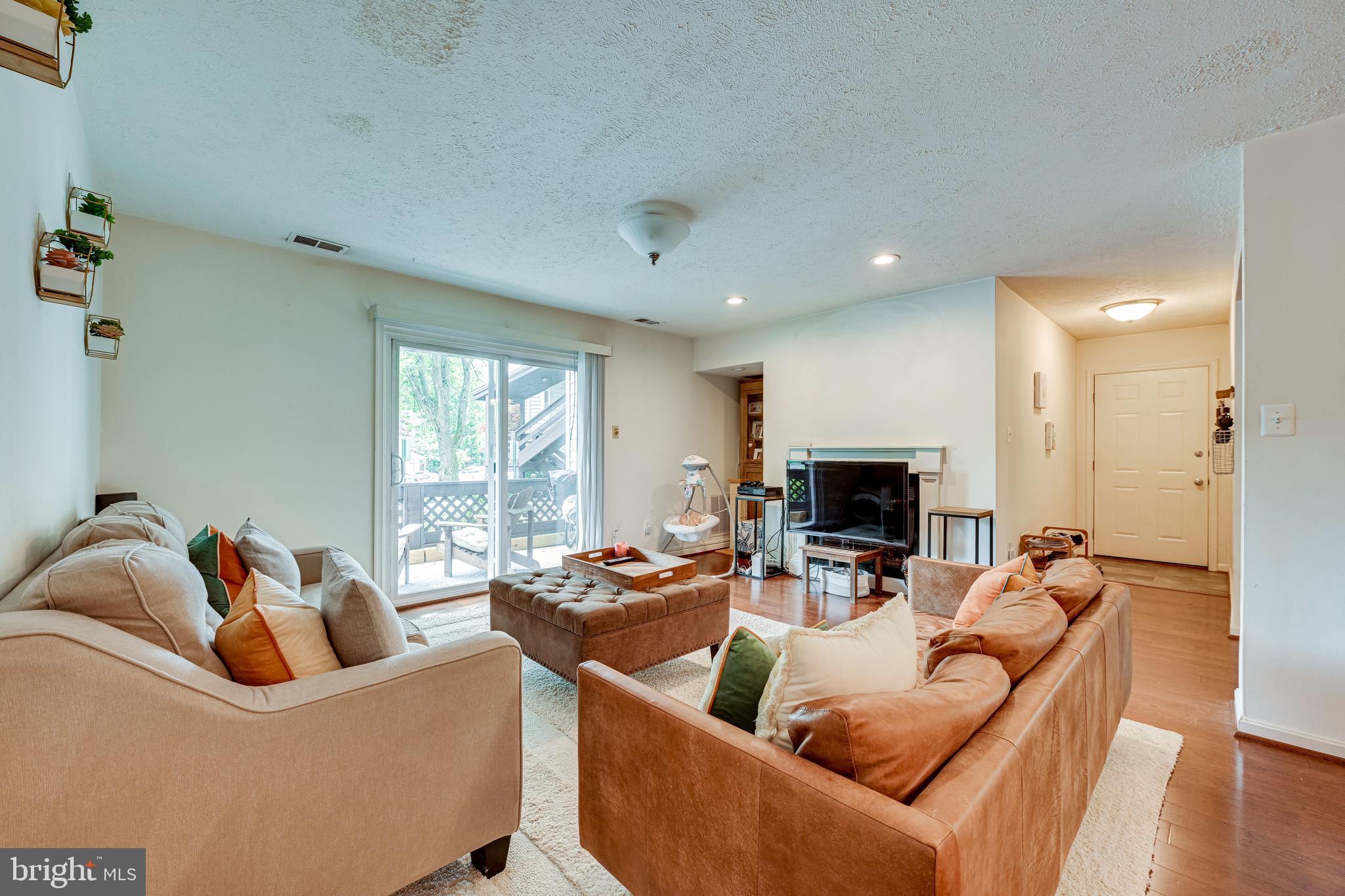 10130 Oakton Terrace Road, Unit 10130 Oakton, VA 22124 - Photo 24 of 33