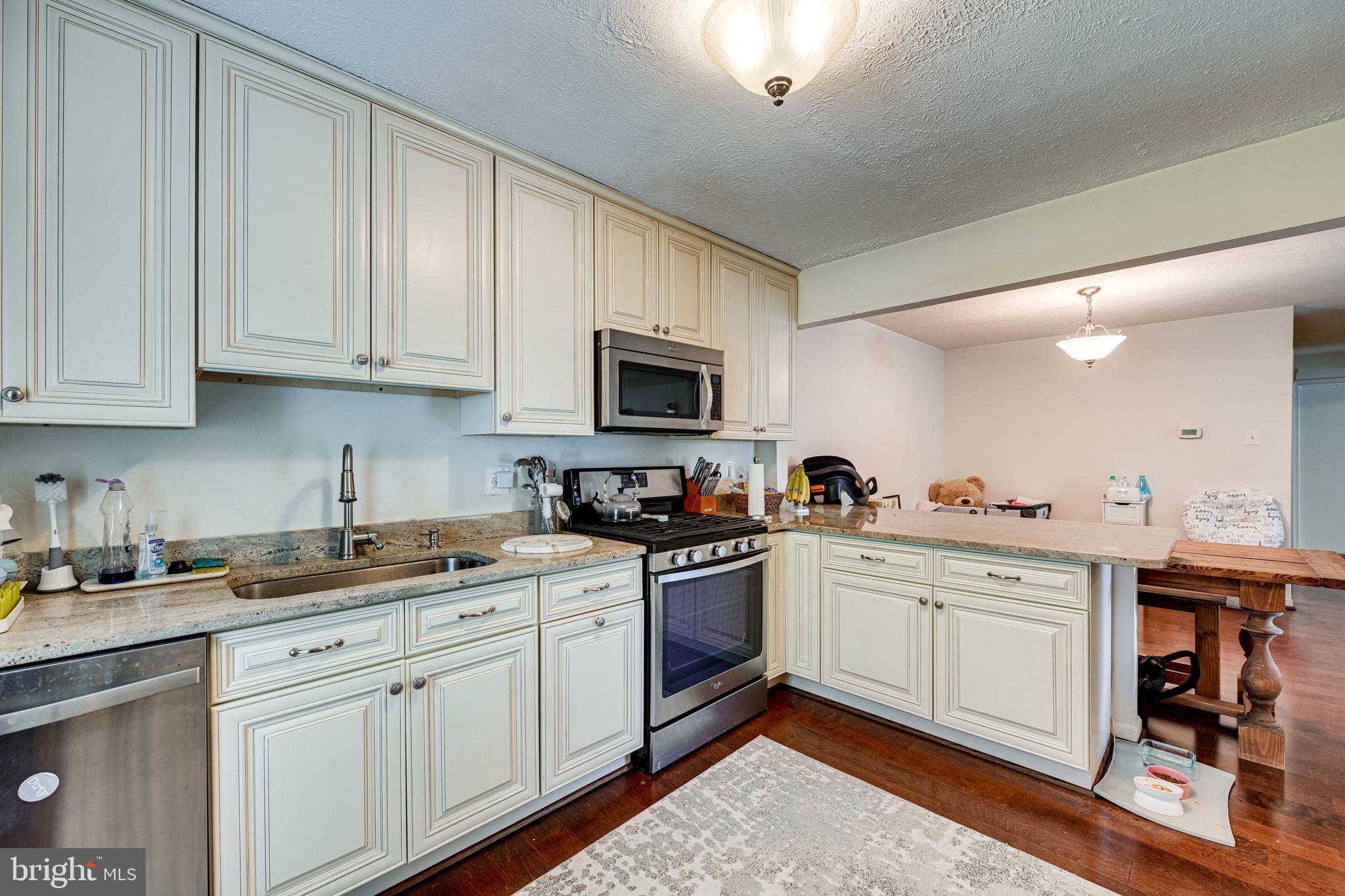 10130 Oakton Terrace Road, Unit 10130 Oakton, VA 22124 - Photo 26 of 33
