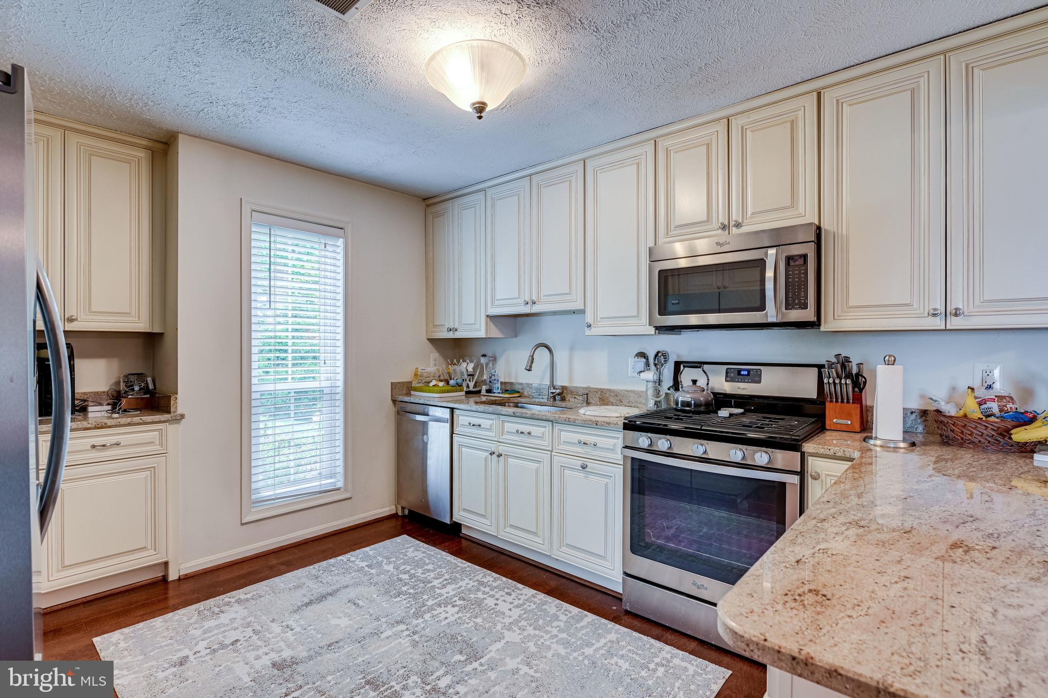 10130 Oakton Terrace Road, Unit 10130 Oakton, VA 22124 - Photo 7 of 33