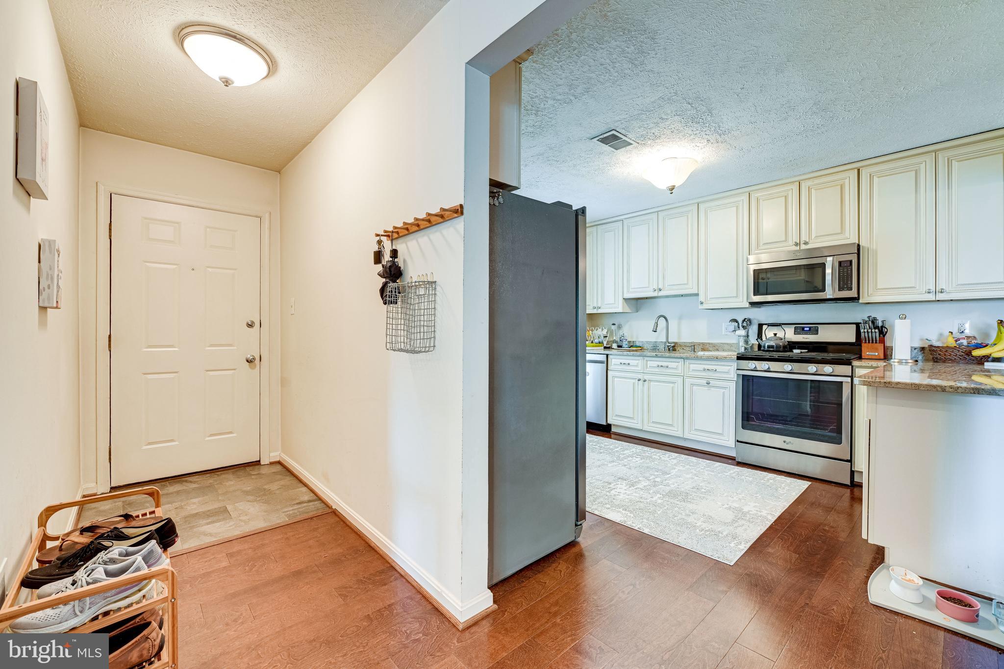 10130 Oakton Terrace Road, Unit 10130 Oakton, VA 22124 - Photo 9 of 33