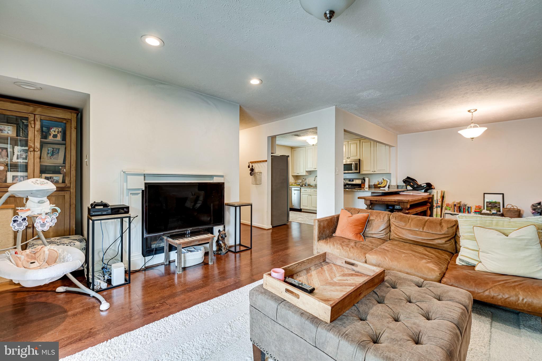 10130 Oakton Terrace Road, Unit 10130 Oakton, VA 22124 - Photo 10 of 33