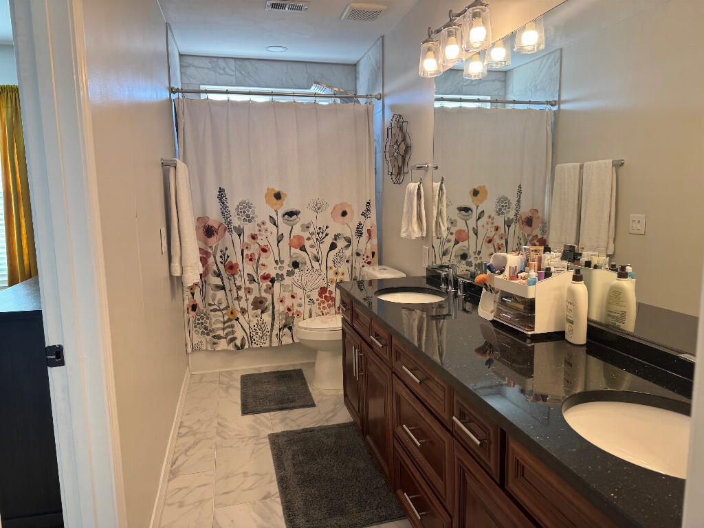 402 Sandy Ridge Circle Mary Esther, FL 32569 - Photo 9 of 14 42198_6a0c6f3238164_05.19.2026_image-9
