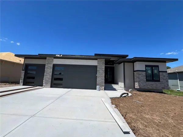 $799,000 | 510 Bentwater Drive, Raymore, MO 64083