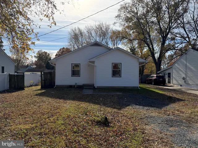 a house view with a backyard space