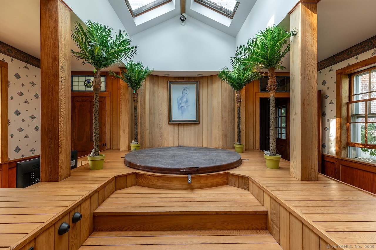 19 Seherr Thoss Drive Litchfield, CT 06759 - Photo 19 of 37 a balcony with furniture and a potted plant