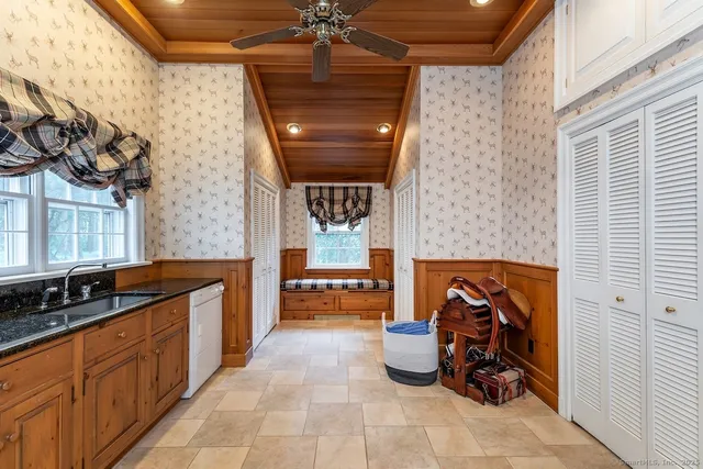 a view of yard from a balcony