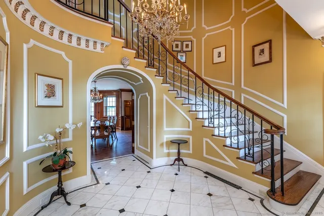 a view of entryway with a front door