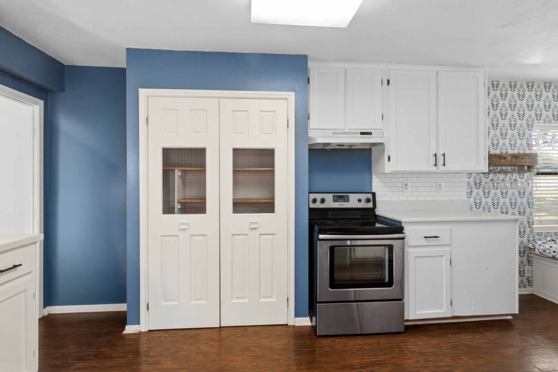 2926 Beverly Road Pasadena, TX 77503 - Photo 13 of 23 Double door pantry.