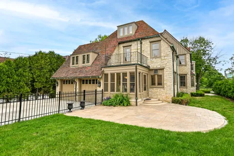 $1,395,000 | 3445 North Lake Drive, Milwaukee, WI 53211