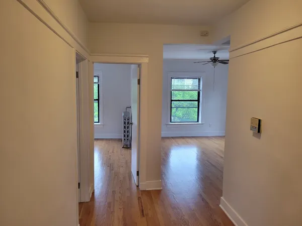 $3,950 | 716 Clark Street, Unit 1S, Evanston, IL 60201