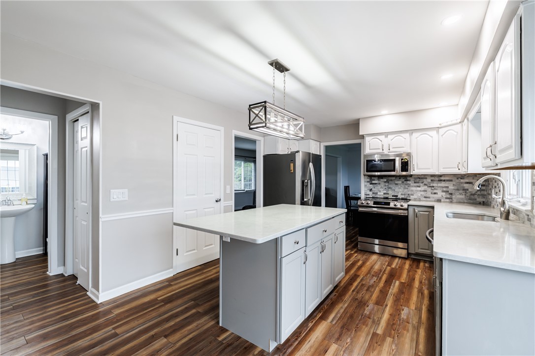 218 Frisbee Hill Road Greece, NY 14468 - Photo 9 of 34