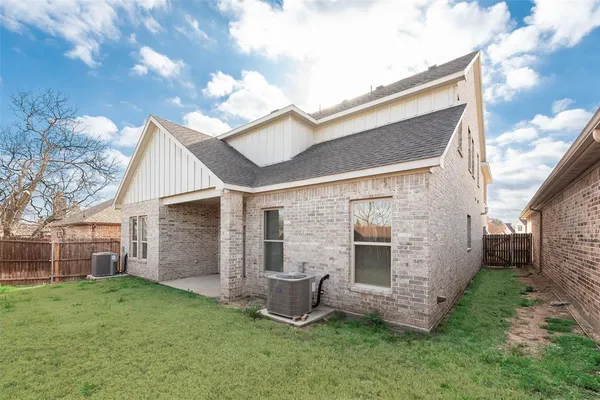 $2,800 | 1708 Prestwick Lane, Ennis, TX 75119