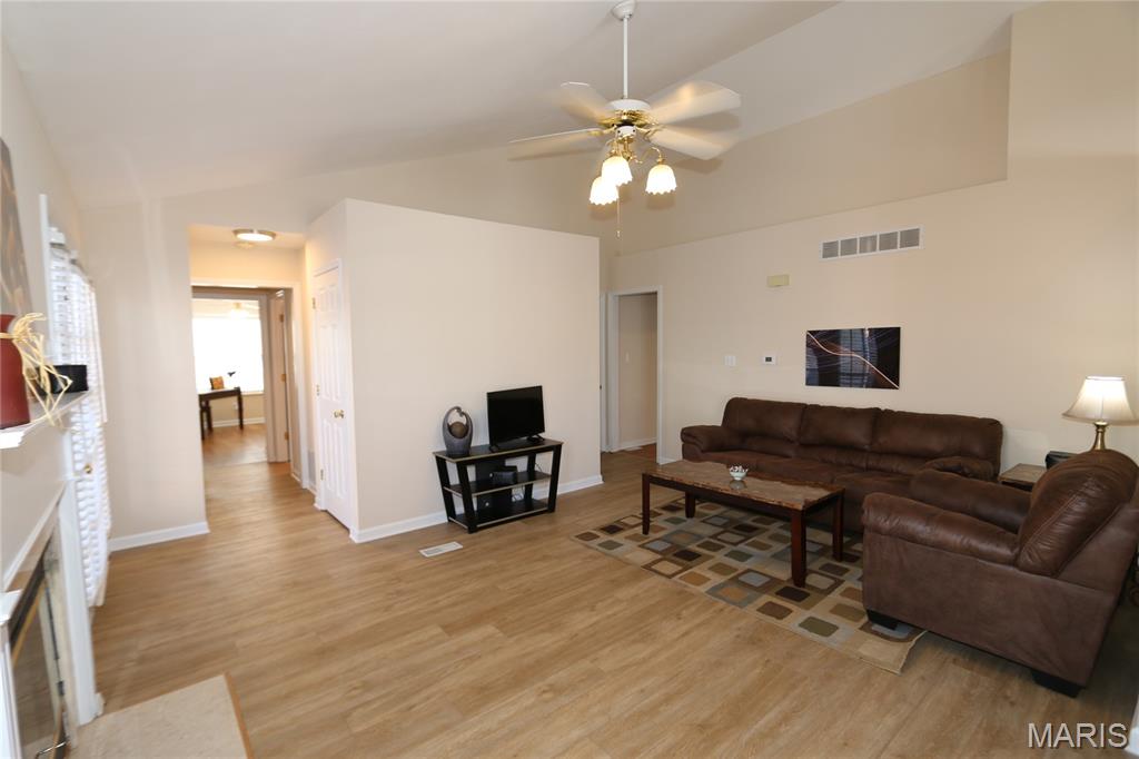 853 Du Pre Court St. Peters, MO 63376 - Photo 7 of 31