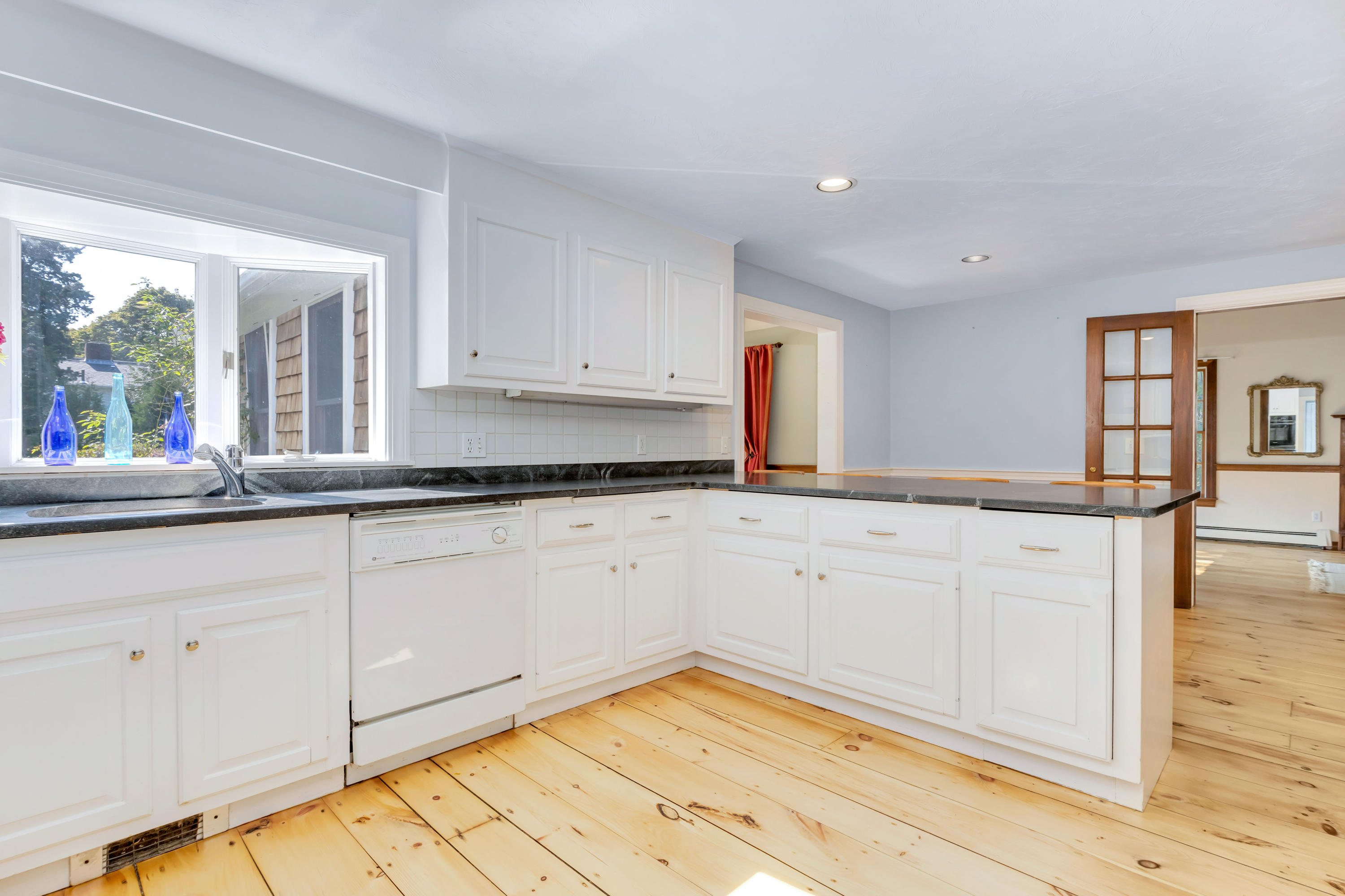 63 Emmons Road Falmouth, MA 02540 - Photo 13 of 49 63EmmLR-14