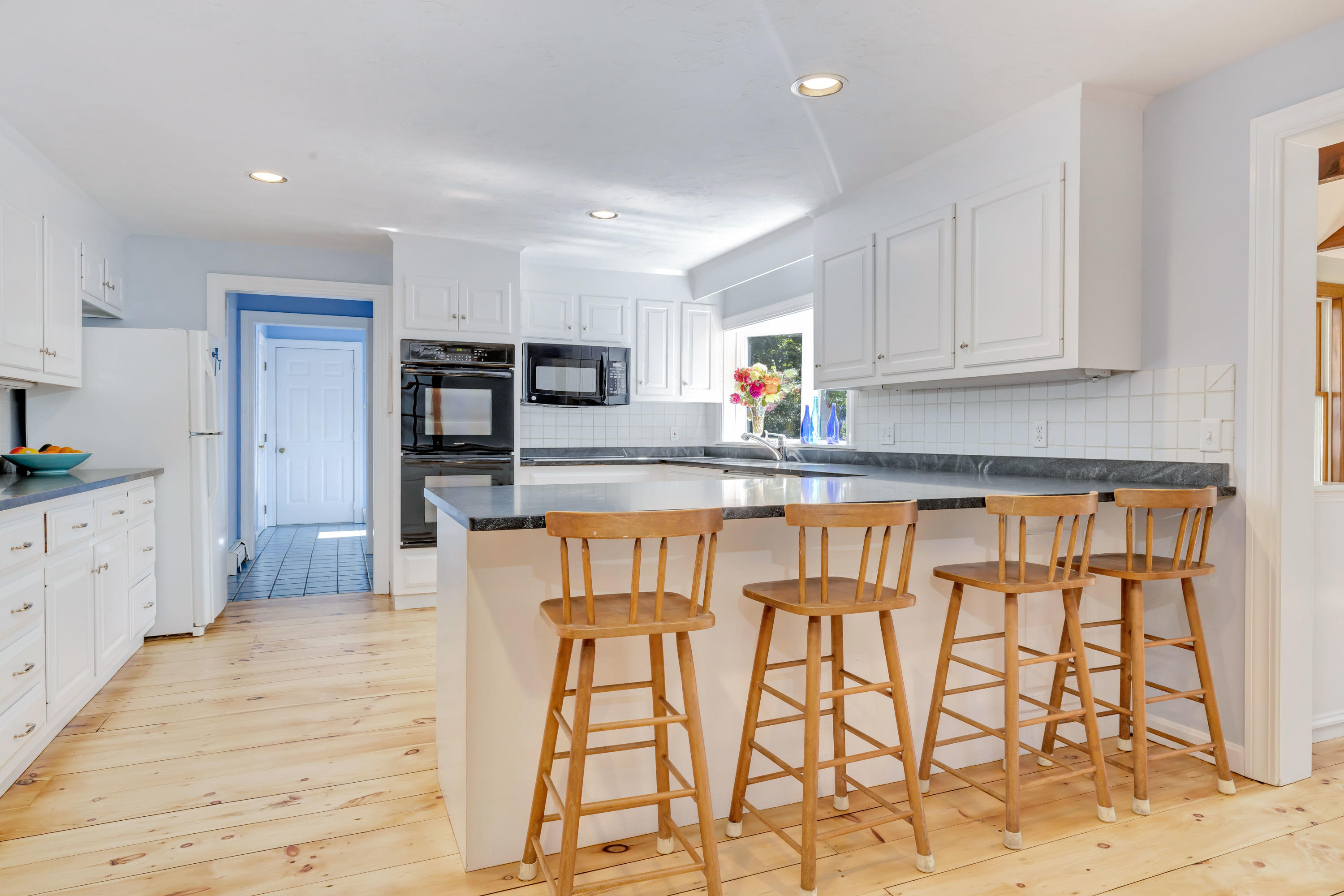63 Emmons Road Falmouth, MA 02540 - Photo 17 of 49 63EmmLR-11