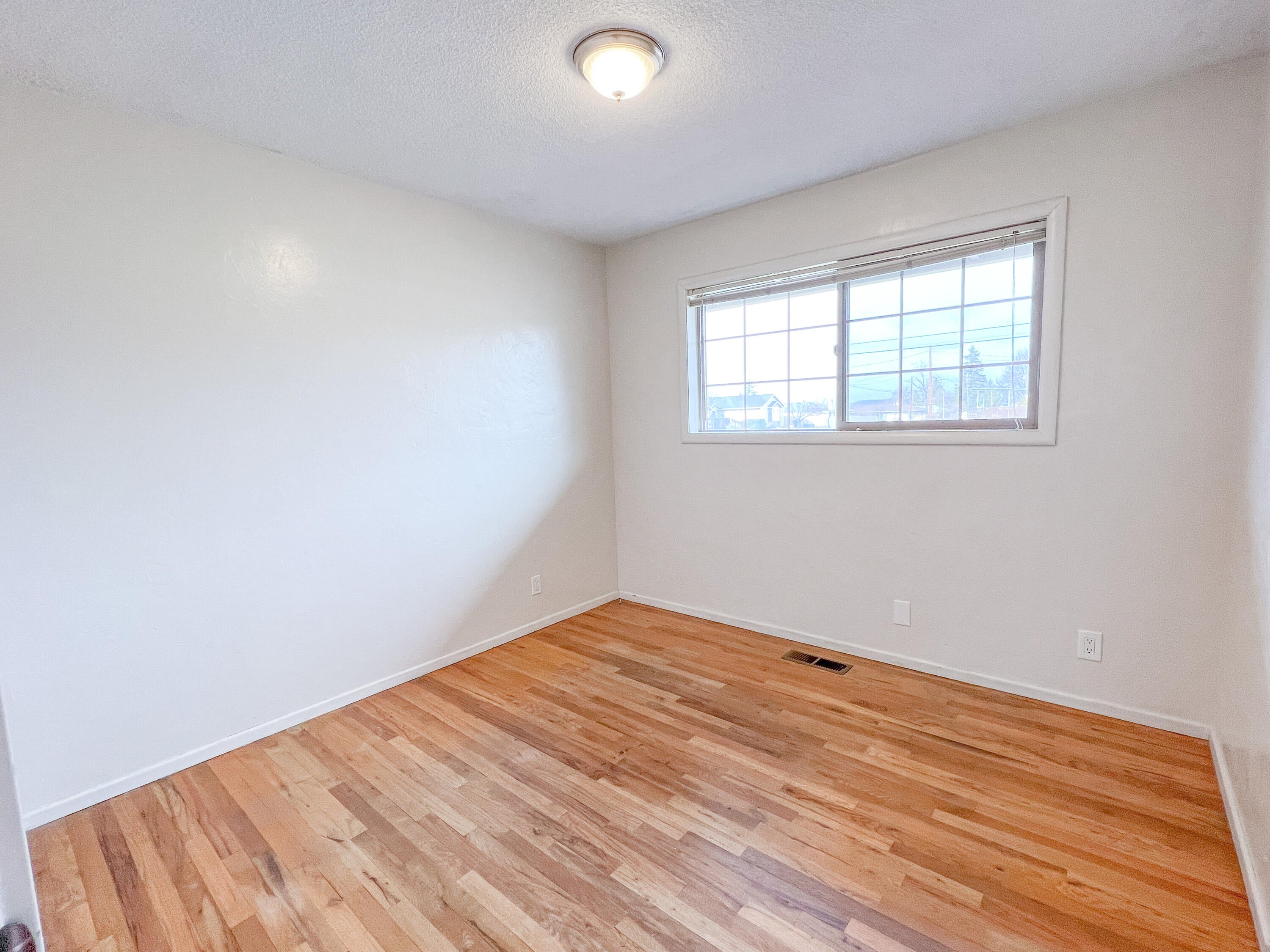 1804 Roberts Road Medford, OR 97504 - Photo 14 of 24 13