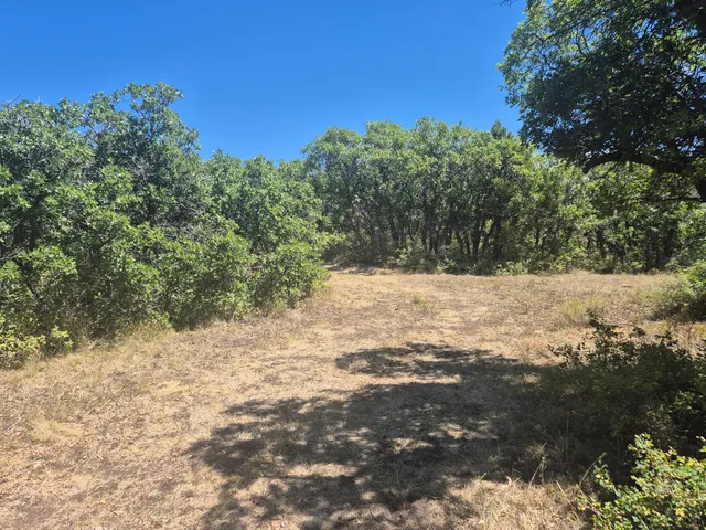 a picture of a wall with a white wall